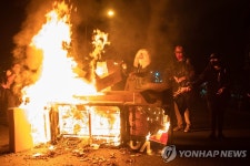 "대선 후 폭력사태 우려"…월마트, 진열대에서 총기 뺀다
