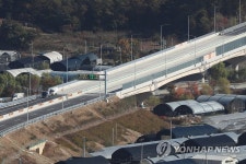 개통 앞둔 서울∼문산 고속도로