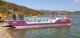 대청호 건너 험난한 농삿길…튼튼한 배로 안전하게 이동