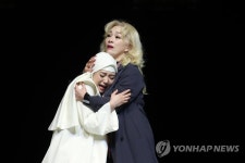 연극 신의 아그네스 박해미와 이지혜