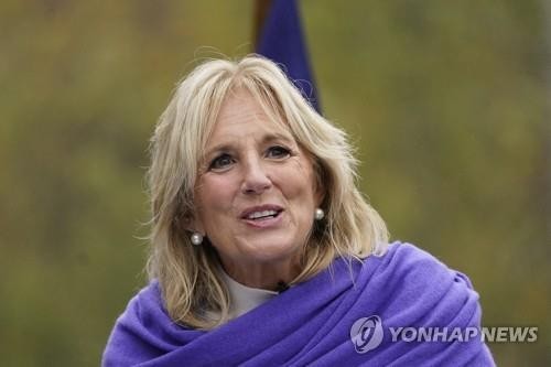 한국 여사, 미국 워싱턴DC에서 질 바이든 대통령 부인과 따뜻한 재회