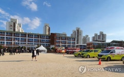 춘천 남춘천중학교 지하실서 불…학생 등 915명 대피