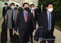 일본 가는 한일의원연맹 의원들