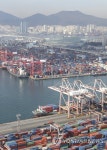RCEP 출범,분주한 부산항