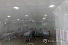 코로나19로 텅 빈 응급실