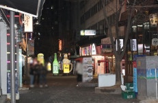 [르포] 손님이 있어야 거리두기 1.5단계 지키죠 상인들 울상