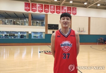 인터뷰하는 현대모비스 최진수