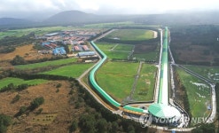 제주목장 전천후 경주마 육성시설 개장