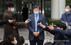 질문 답하는 서홍관 한국금연운동협의회장