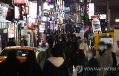시민들로 붐비는 강남역 주변