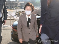 정부과천청사 출근하는 추미애 장관