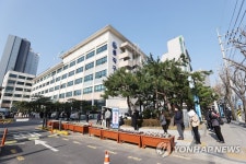 동작구청 입구까지 늘어선 검사 대기 줄