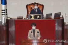 법안제안 설명하는 김은혜