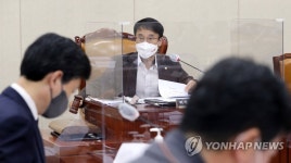 의사봉 두드리는 한병도 행안위 법안심사제1소위 위원장