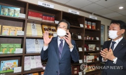 (주)농협 한삼인 서울지점 | 이성희 농협중앙회장, 농협홍삼 한삼인 방문