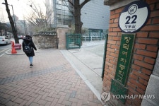 서울시 중·고교 원격수업 시행, 한산한 교문