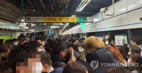 서울 4호선 쌍문역서 출입문 고장으로 열차 지연