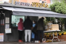 [속보] 종로구 음식점 파고다타운·노래교실 27명 추가 확진…총 189명