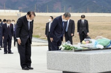 동일본대지진 해일피해 지역 찾은 스가 일본총리