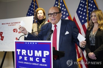 트럼프 측근들, 코로나19 치료 특별대우…항체치료제 투약