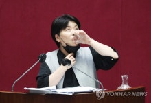 8시간 가까이 무제한 토론하는 국민의힘 윤희숙 의원