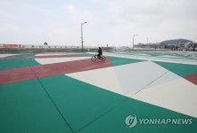 코로나19 확산 썰렁한 제주 탑동 광장