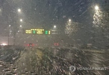눈발 날리는 강변북로