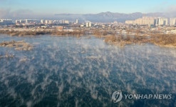 최강 한파에 핀 소양강 물안개