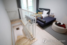 대통령 갔던 임대주택 두곳, 4천만원 들여 인테리어(종합)