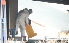 살처분 진행 중인 AI 항원 검출 산란계 농장