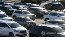혼잡한 동해 드라이브 스루 선별진료소