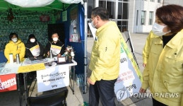 정의당 농성장 방문하는 민주당