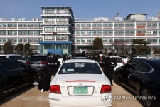 차에 탄 채 예배