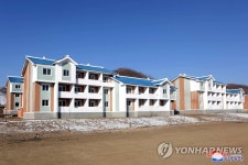 북한, 광천닭공장 사료보장농장에 주택 건설
