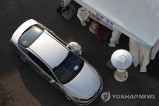 차에 앉아서 검사
