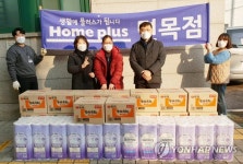 홈플러스 면목점, 취약계층 어르신 위한 후원물품 전달