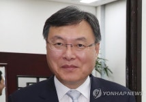 15년만에 문대통령과 호흡…신현수 민정수석은 누구