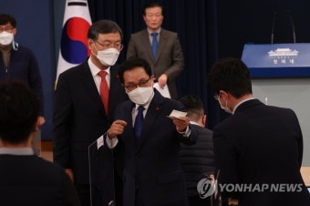 인사 나누는 신임 비서실장과 민정수석