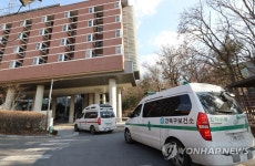 서울시립대 수도권생활치료센터 앞 구급차