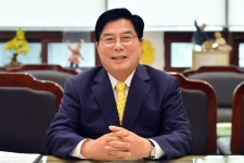 [새해에는] 유두석 장성군수 흰 소처럼 성실히 새 역사 만들겠다