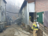 양산 돼지농장서 불…새끼돼지 350마리 죽어