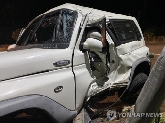 제주서 가로등 들이받은 40대 SUV 운전자 사망