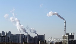 한파에 내뿜는 열병합발전소 수증기