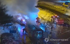 택배 트럭 적재함에서 불