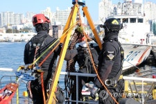 인명 구조훈련하는 해경