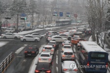 주차장으로 변한 세브란스병원 앞 도로