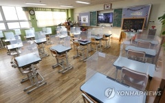빈 교실에서 열린 졸업식