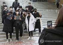 마스크 쓰고 졸업사진