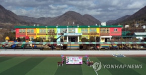 코로나가 만든 풍경…한산한 졸업식