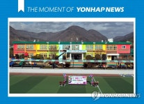 [모멘트] 코로나가 만든 풍경…한산한 졸업식